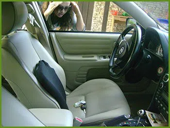 Neighborhood Locksmith Services Bonner Springs, KS 913-214-0746 - 20-keys-locked-in-car